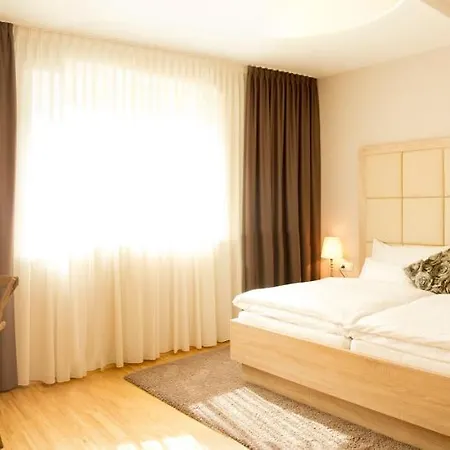 Pfeiler's Buergerstueberl - 4* フェルトバッハ