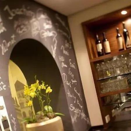 Pfeiler's Buergerstueberl - ホテル 4*