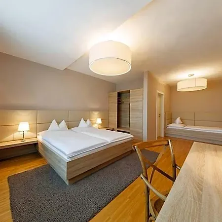 Pfeiler'S Buergerstueberl - Hotel 4*