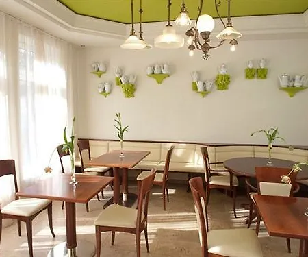 Pfeiler's Buergerstueberl - 4* フェルトバッハ